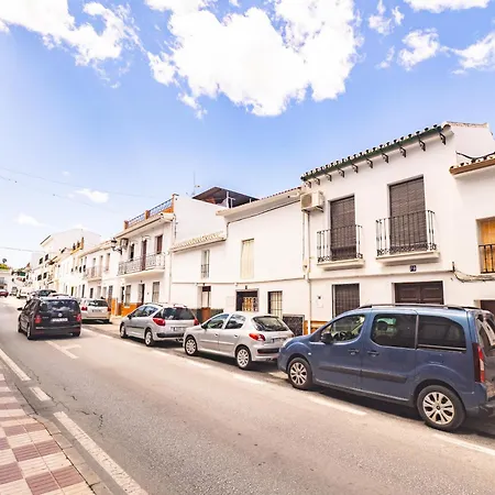 Cubo's Nueva House Town Center
